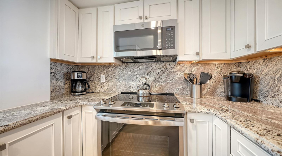 Sarasota, Florida 34242, 2 Bedroom Bedrooms, ,2 Bathroombathrooms,Residential,For Sale,Midnight Pass,0,Mfra4703664
