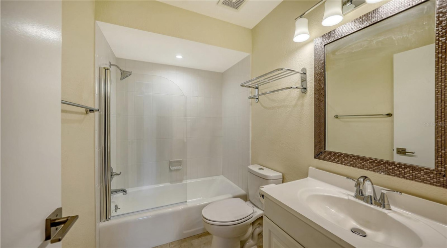 Sarasota, Florida 34236, 2 Bedroom Bedrooms, ,2 Bathroombathrooms,Residential,For Sale,Orange,0,Mfra4671326