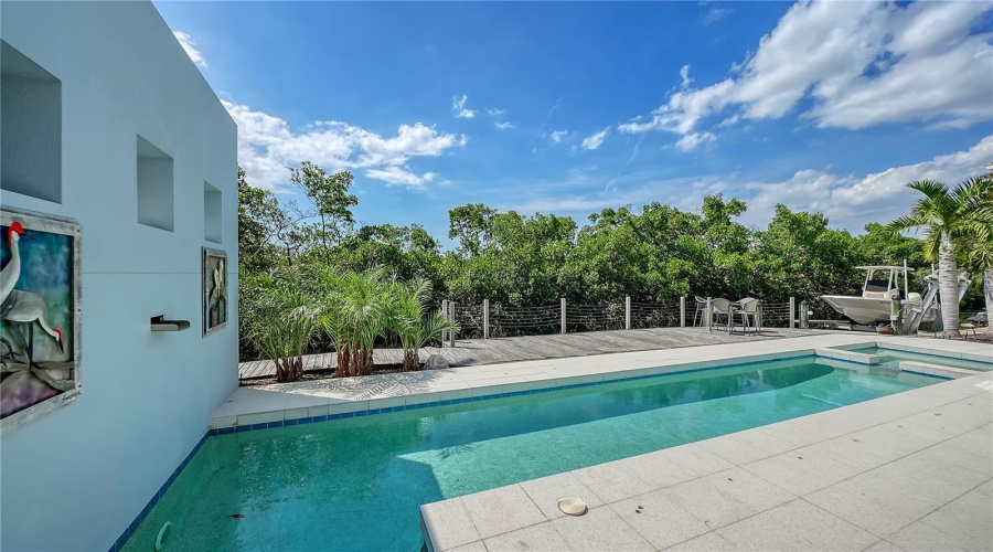 Longboat Key, Florida 34228, 4 Bedroom Bedrooms, ,3 Bathroombathrooms,Residential,For Sale,Jungle Queen,0,Mfra4696488