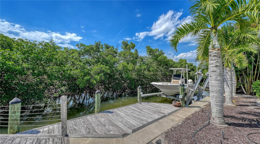 Longboat Key, Florida 34228, 4 Bedroom Bedrooms, ,3 Bathroombathrooms,Residential,For Sale,Jungle Queen,0,Mfra4696488