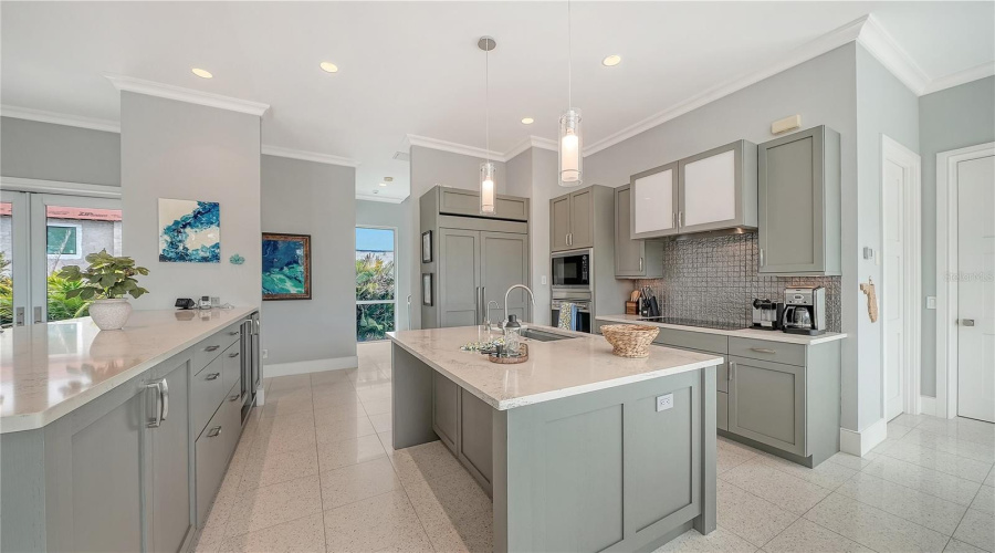 Longboat Key, Florida 34228, 4 Bedroom Bedrooms, ,3 Bathroombathrooms,Residential,For Sale,Jungle Queen,0,Mfra4696488