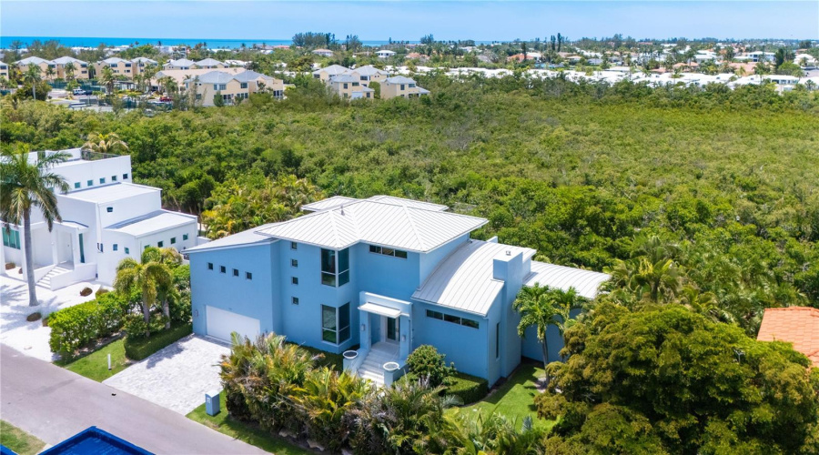 Longboat Key, Florida 34228, 4 Bedroom Bedrooms, ,3 Bathroombathrooms,Residential,For Sale,Jungle Queen,0,Mfra4696488