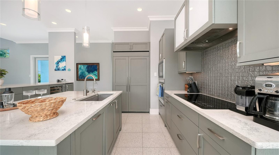 Longboat Key, Florida 34228, 4 Bedroom Bedrooms, ,3 Bathroombathrooms,Residential,For Sale,Jungle Queen,0,Mfra4696488