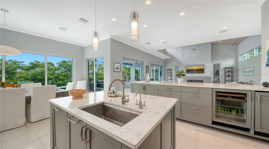 Longboat Key, Florida 34228, 4 Bedroom Bedrooms, ,3 Bathroombathrooms,Residential,For Sale,Jungle Queen,0,Mfra4696488