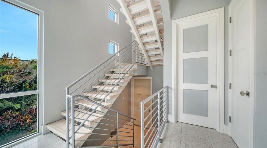 Longboat Key, Florida 34228, 4 Bedroom Bedrooms, ,3 Bathroombathrooms,Residential,For Sale,Jungle Queen,0,Mfra4696488