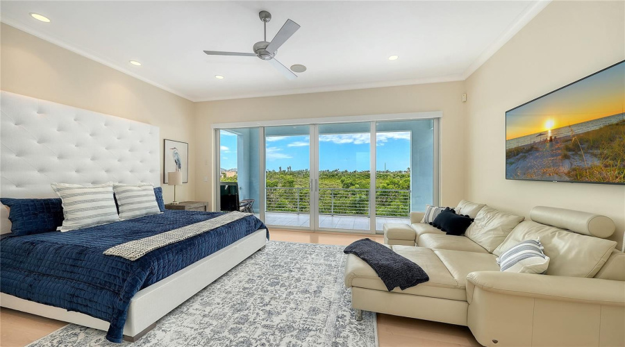 Longboat Key, Florida 34228, 4 Bedroom Bedrooms, ,3 Bathroombathrooms,Residential,For Sale,Jungle Queen,0,Mfra4696488