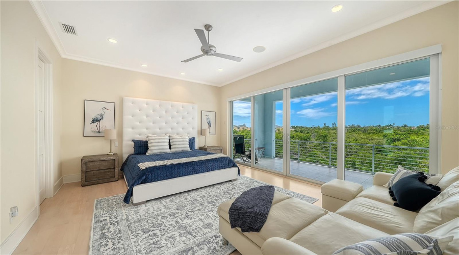 Longboat Key, Florida 34228, 4 Bedroom Bedrooms, ,3 Bathroombathrooms,Residential,For Sale,Jungle Queen,0,Mfra4696488