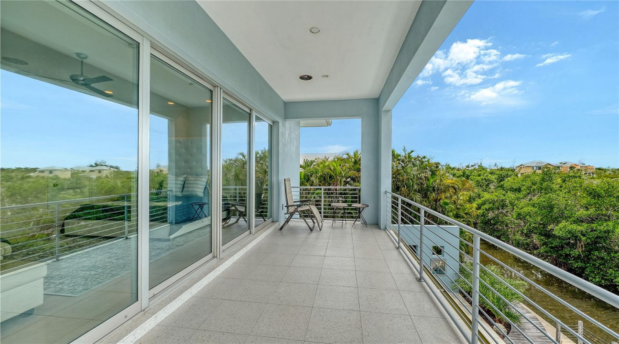 Longboat Key, Florida 34228, 4 Bedroom Bedrooms, ,3 Bathroombathrooms,Residential,For Sale,Jungle Queen,0,Mfra4696488
