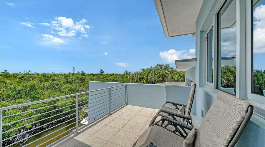 Longboat Key, Florida 34228, 4 Bedroom Bedrooms, ,3 Bathroombathrooms,Residential,For Sale,Jungle Queen,0,Mfra4696488