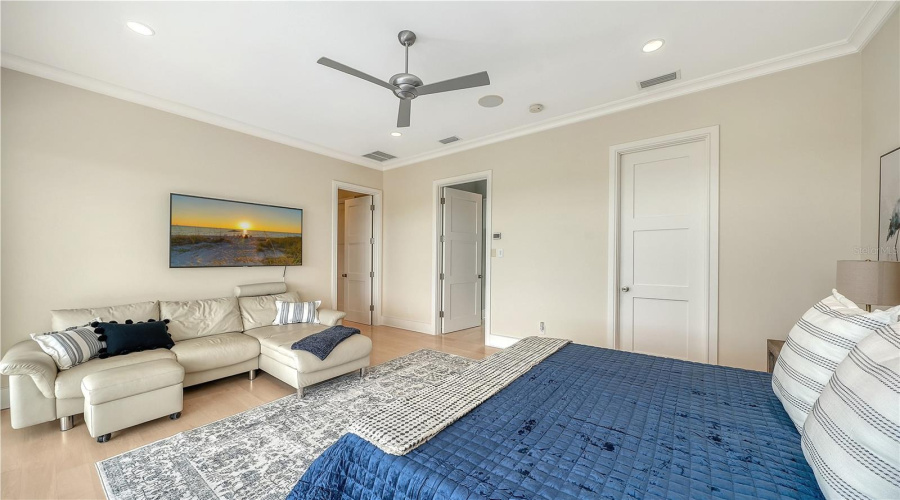 Longboat Key, Florida 34228, 4 Bedroom Bedrooms, ,3 Bathroombathrooms,Residential,For Sale,Jungle Queen,0,Mfra4696488