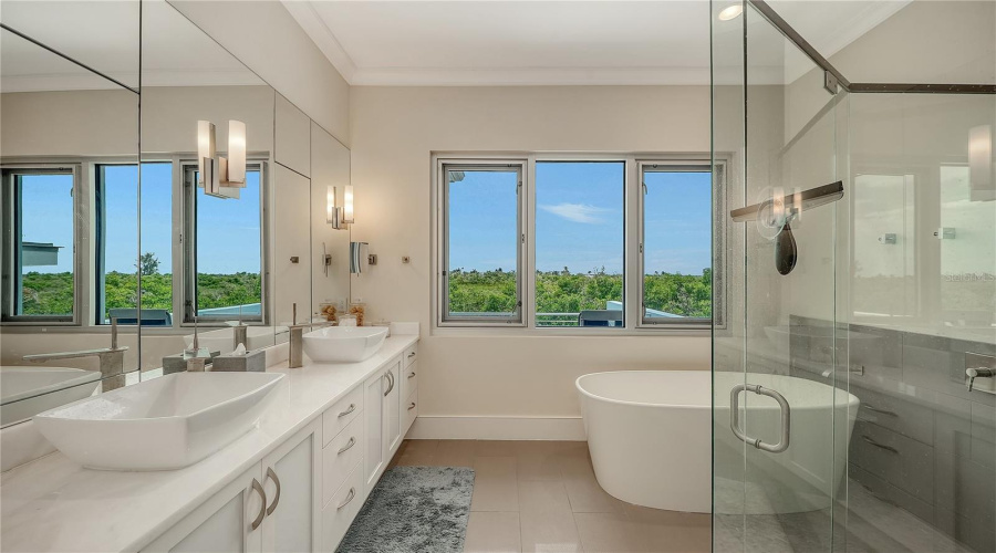 Longboat Key, Florida 34228, 4 Bedroom Bedrooms, ,3 Bathroombathrooms,Residential,For Sale,Jungle Queen,0,Mfra4696488