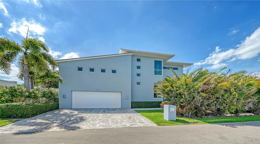 Longboat Key, Florida 34228, 4 Bedroom Bedrooms, ,3 Bathroombathrooms,Residential,For Sale,Jungle Queen,0,Mfra4696488