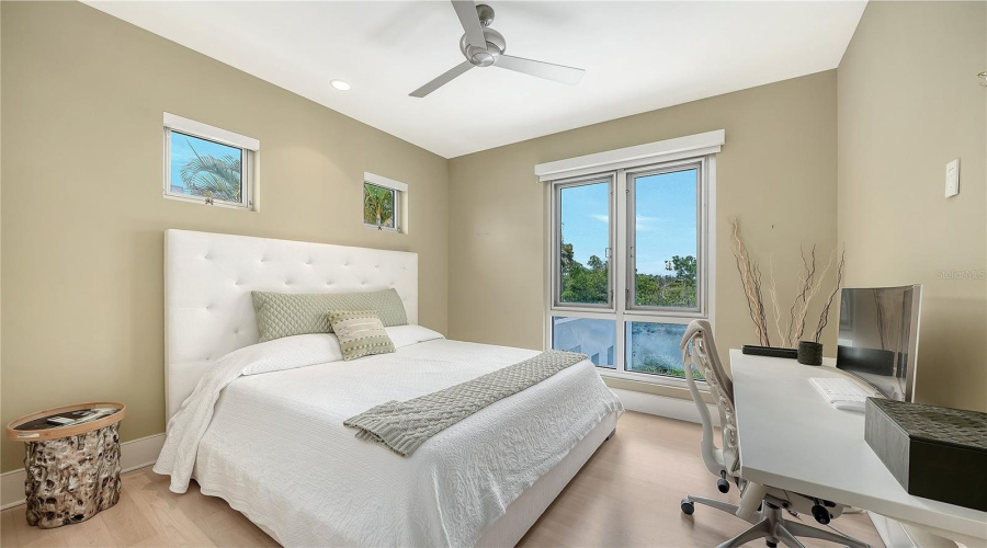 Longboat Key, Florida 34228, 4 Bedroom Bedrooms, ,3 Bathroombathrooms,Residential,For Sale,Jungle Queen,0,Mfra4696488