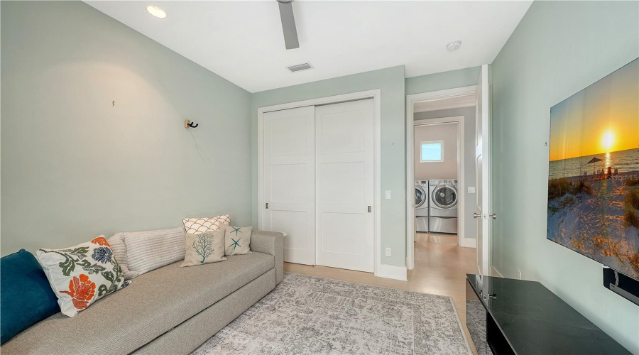 Longboat Key, Florida 34228, 4 Bedroom Bedrooms, ,3 Bathroombathrooms,Residential,For Sale,Jungle Queen,0,Mfra4696488