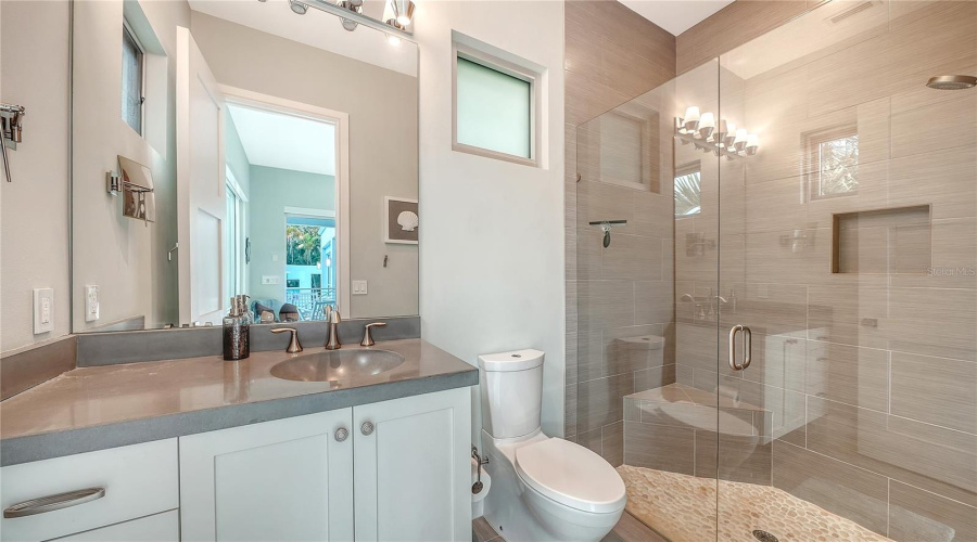 Longboat Key, Florida 34228, 4 Bedroom Bedrooms, ,3 Bathroombathrooms,Residential,For Sale,Jungle Queen,0,Mfra4696488