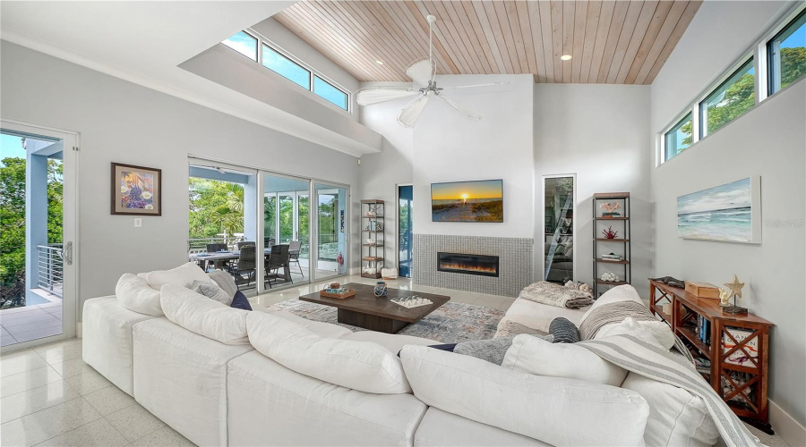 Longboat Key, Florida 34228, 4 Bedroom Bedrooms, ,3 Bathroombathrooms,Residential,For Sale,Jungle Queen,0,Mfra4696488