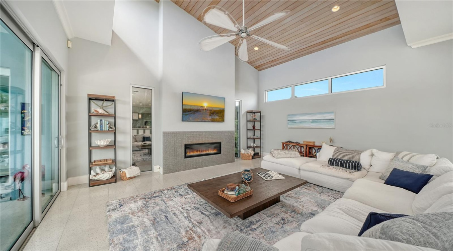 Longboat Key, Florida 34228, 4 Bedroom Bedrooms, ,3 Bathroombathrooms,Residential,For Sale,Jungle Queen,0,Mfra4696488