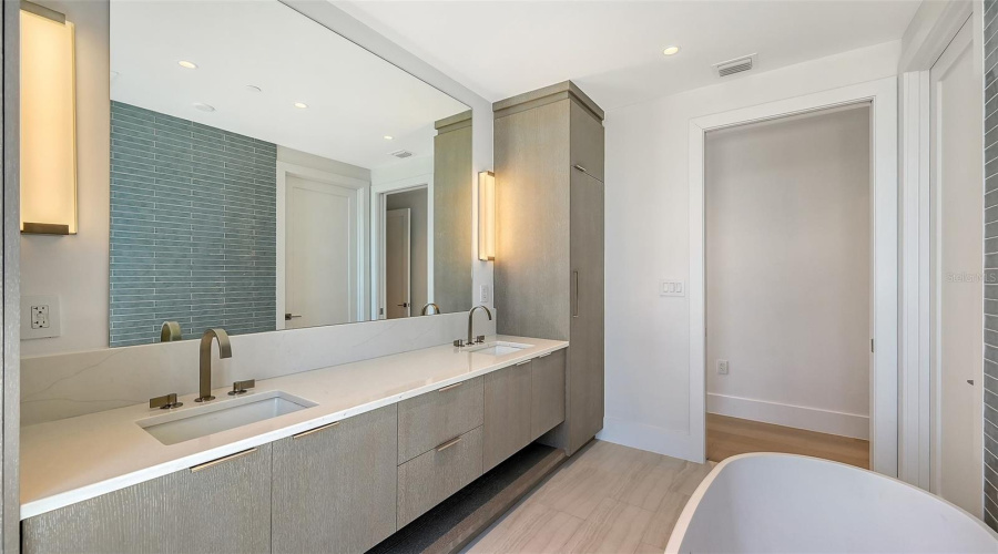 Sarasota, Florida 34236, 3 Bedroom Bedrooms, ,3 Bathroombathrooms,Residential,For Sale,Golden Gate,0,Mfra4694319