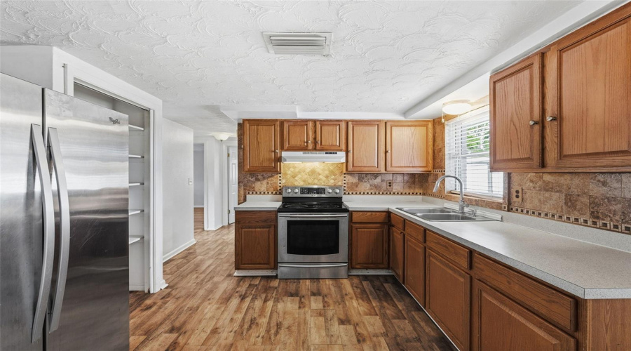 New Port Richey, Florida 34652, 3 Bedroom Bedrooms, ,1 Bathroombathrooms,Residential,For Sale,1St,0,Mfrtb8521131