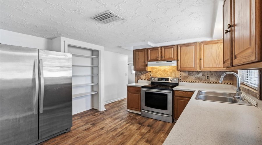 New Port Richey, Florida 34652, 3 Bedroom Bedrooms, ,1 Bathroombathrooms,Residential,For Sale,1St,0,Mfrtb8521131