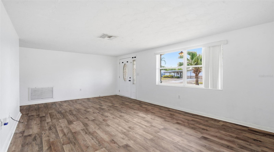 New Port Richey, Florida 34652, 3 Bedroom Bedrooms, ,1 Bathroombathrooms,Residential,For Sale,1St,0,Mfrtb8521131