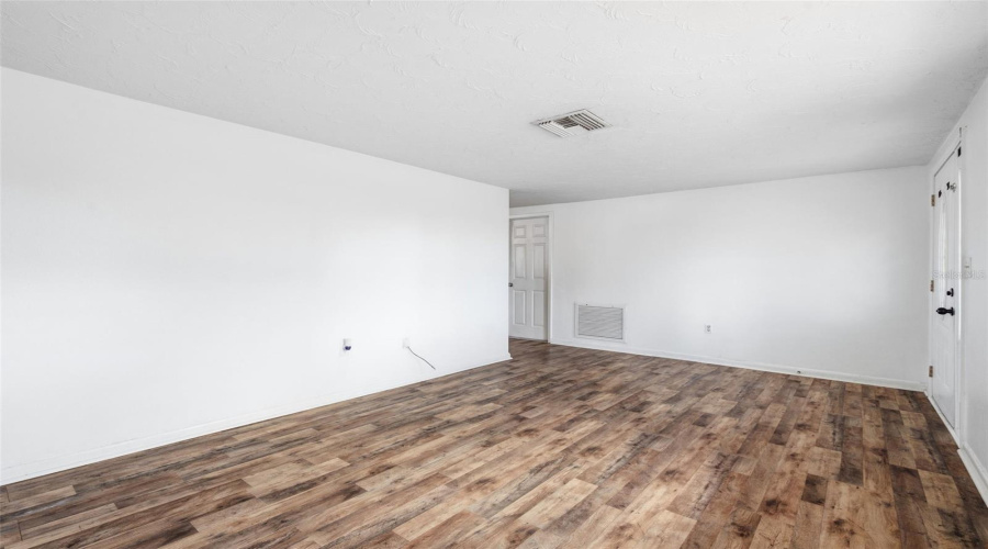 New Port Richey, Florida 34652, 3 Bedroom Bedrooms, ,1 Bathroombathrooms,Residential,For Sale,1St,0,Mfrtb8521131