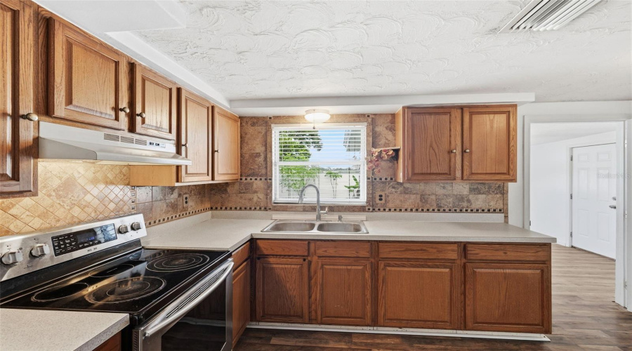 New Port Richey, Florida 34652, 3 Bedroom Bedrooms, ,1 Bathroombathrooms,Residential,For Sale,1St,0,Mfrtb8521131