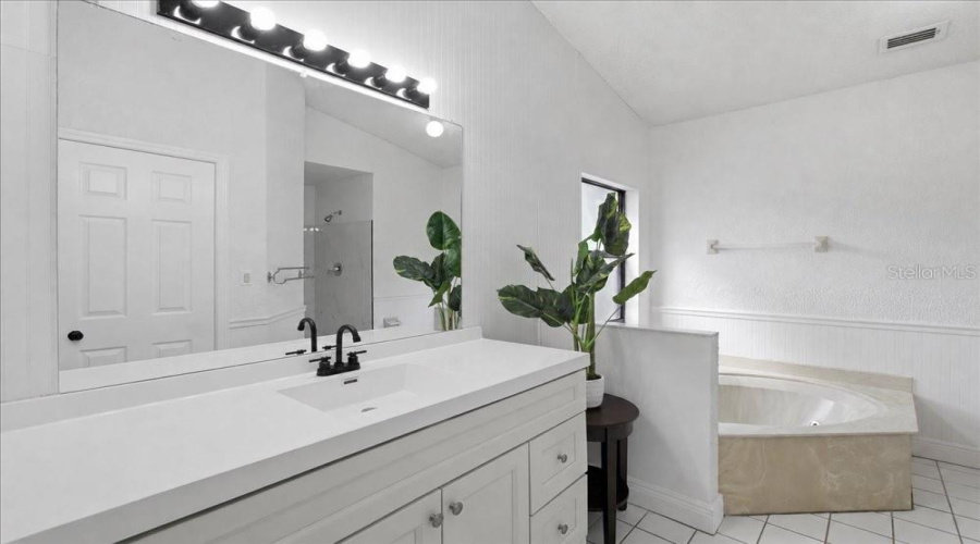 Orlando, Florida 32808, 4 Bedroom Bedrooms, ,2 Bathroombathrooms,Residential,For Sale,Caurus,0,Mfro6431916