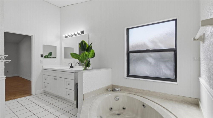 Orlando, Florida 32808, 4 Bedroom Bedrooms, ,2 Bathroombathrooms,Residential,For Sale,Caurus,0,Mfro6431916