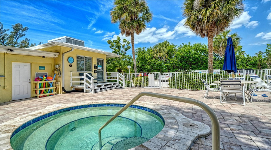 Longboat Key, Florida 34228, 2 Bedroom Bedrooms, ,2 Bathroombathrooms,Residential,For Sale,Gulf Of Mexico,0,Mfra4691314