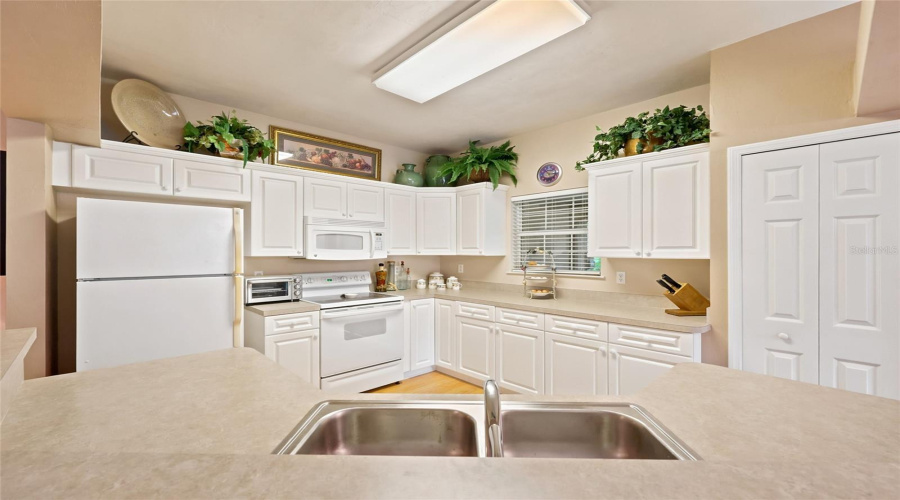 Gainesville, Florida 32606, 2 Bedroom Bedrooms, ,2 Bathroombathrooms,Residential,For Sale,105Th,0,Mfrgc542300