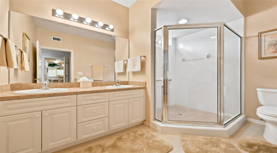Gainesville, Florida 32606, 2 Bedroom Bedrooms, ,2 Bathroombathrooms,Residential,For Sale,105Th,0,Mfrgc542300