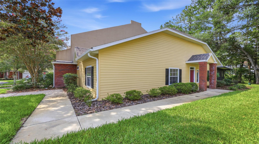 Gainesville, Florida 32606, 2 Bedroom Bedrooms, ,2 Bathroombathrooms,Residential,For Sale,105Th,0,Mfrgc542300