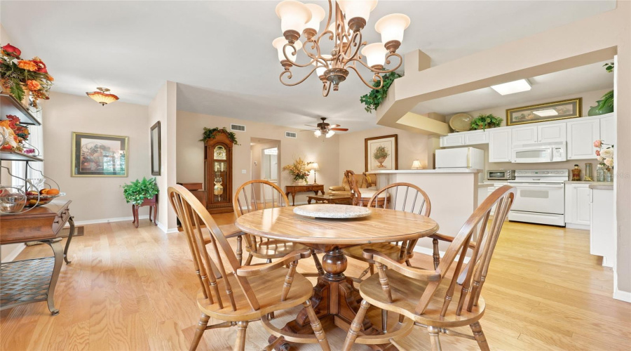 Gainesville, Florida 32606, 2 Bedroom Bedrooms, ,2 Bathroombathrooms,Residential,For Sale,105Th,0,Mfrgc542300