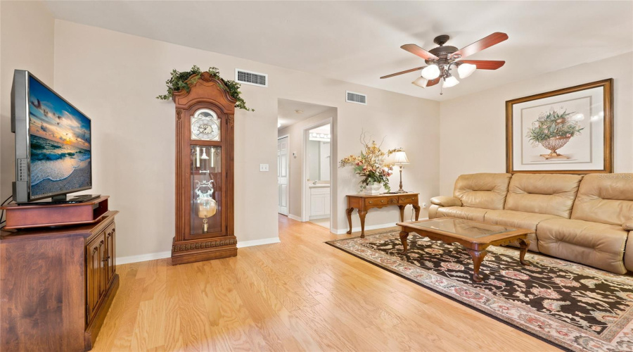 Gainesville, Florida 32606, 2 Bedroom Bedrooms, ,2 Bathroombathrooms,Residential,For Sale,105Th,0,Mfrgc542300