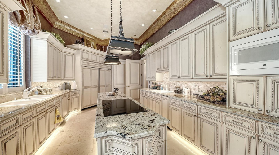 Longboat Key, Florida 34228, 4 Bedroom Bedrooms, ,3 Bathroombathrooms,Residential,For Sale,L Ambiance,0,Mfra4697487