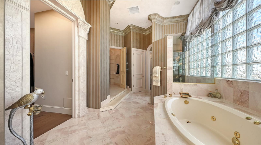 Longboat Key, Florida 34228, 4 Bedroom Bedrooms, ,3 Bathroombathrooms,Residential,For Sale,L Ambiance,0,Mfra4697487