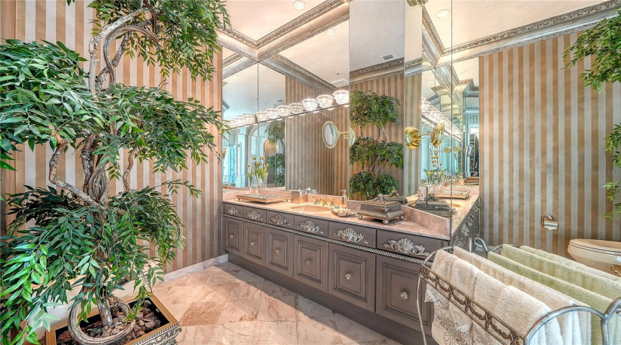 Longboat Key, Florida 34228, 4 Bedroom Bedrooms, ,3 Bathroombathrooms,Residential,For Sale,L Ambiance,0,Mfra4697487