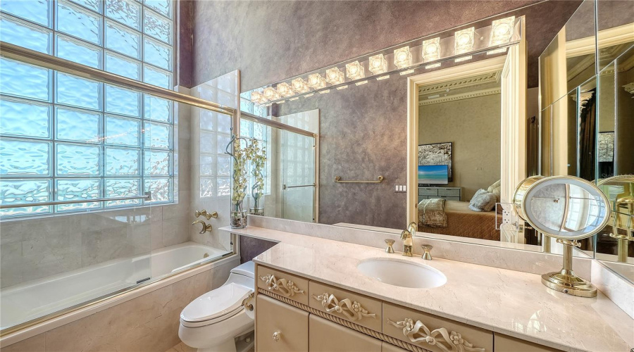 Longboat Key, Florida 34228, 4 Bedroom Bedrooms, ,3 Bathroombathrooms,Residential,For Sale,L Ambiance,0,Mfra4697487