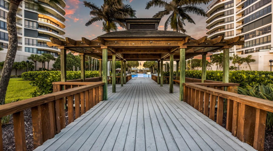 Longboat Key, Florida 34228, 4 Bedroom Bedrooms, ,3 Bathroombathrooms,Residential,For Sale,L Ambiance,0,Mfra4697487