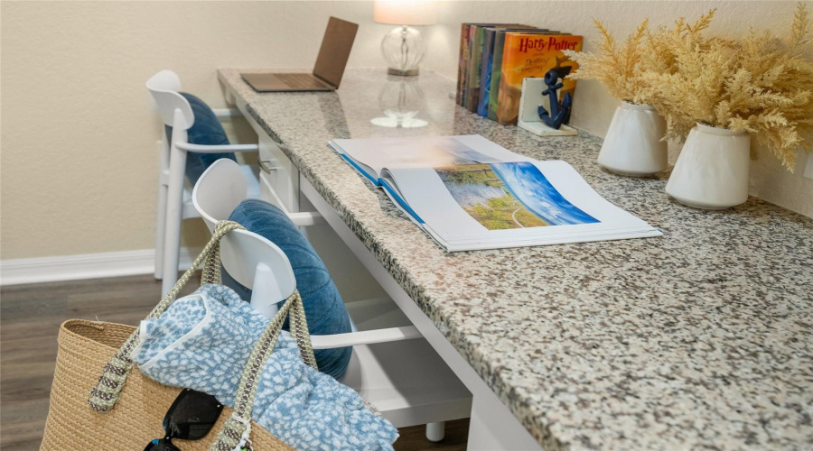 Sarasota, Florida 34238, 2 Bedroom Bedrooms, ,2 Bathroombathrooms,Residential,For Sale,Central Sarasota,0,Mfra4702464