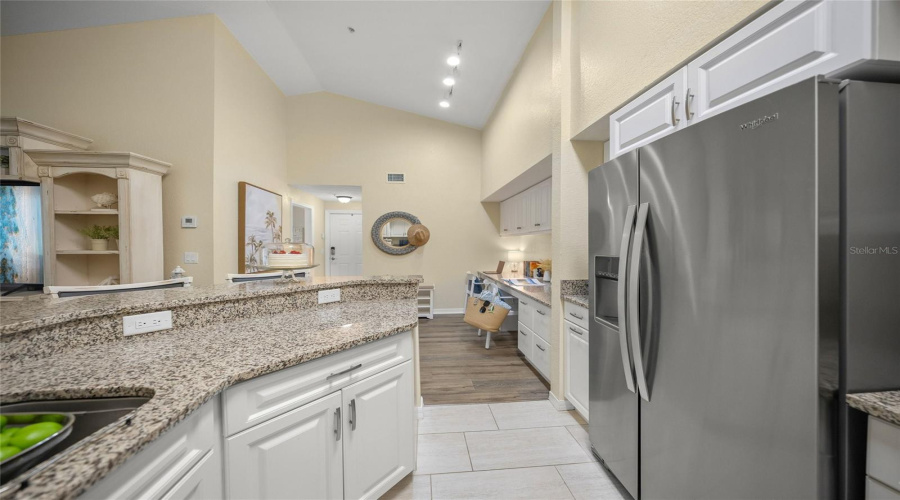 Sarasota, Florida 34238, 2 Bedroom Bedrooms, ,2 Bathroombathrooms,Residential,For Sale,Central Sarasota,0,Mfra4702464