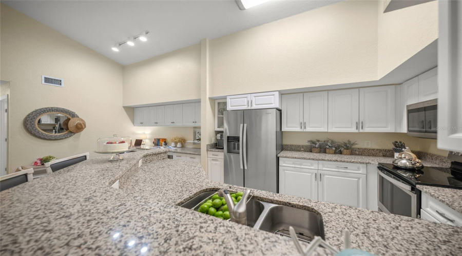 Sarasota, Florida 34238, 2 Bedroom Bedrooms, ,2 Bathroombathrooms,Residential,For Sale,Central Sarasota,0,Mfra4702464