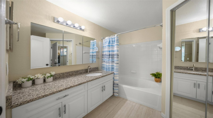 Sarasota, Florida 34238, 2 Bedroom Bedrooms, ,2 Bathroombathrooms,Residential,For Sale,Central Sarasota,0,Mfra4702464