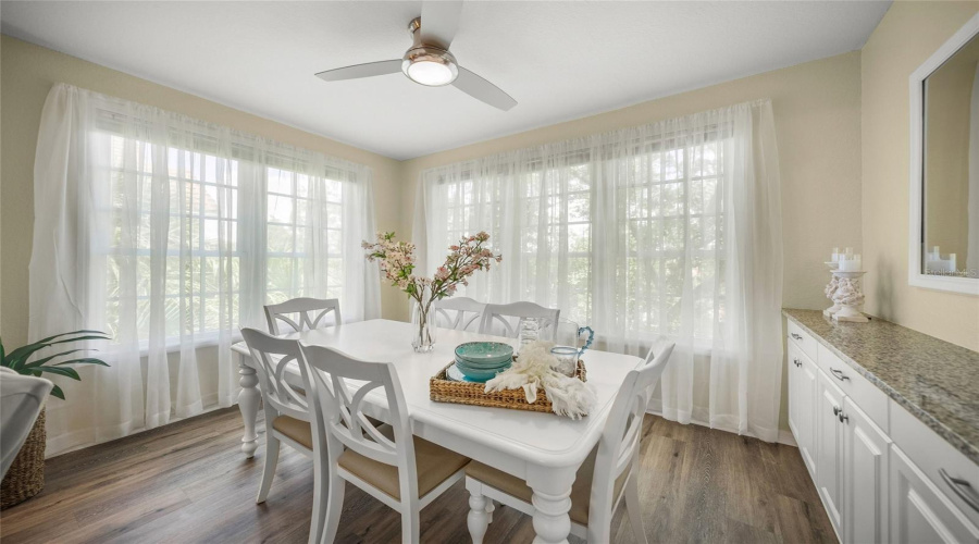 Sarasota, Florida 34238, 2 Bedroom Bedrooms, ,2 Bathroombathrooms,Residential,For Sale,Central Sarasota,0,Mfra4702464