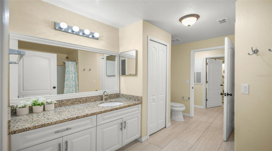 Sarasota, Florida 34238, 2 Bedroom Bedrooms, ,2 Bathroombathrooms,Residential,For Sale,Central Sarasota,0,Mfra4702464