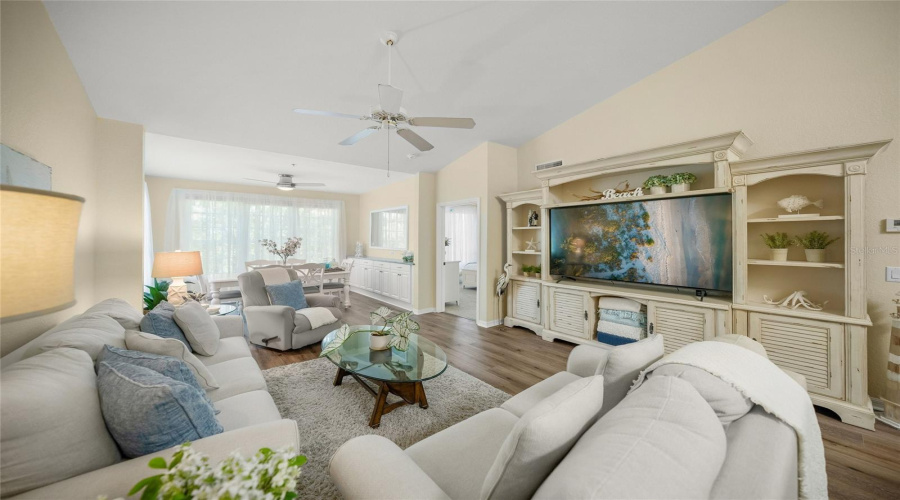 Sarasota, Florida 34238, 2 Bedroom Bedrooms, ,2 Bathroombathrooms,Residential,For Sale,Central Sarasota,0,Mfra4702464