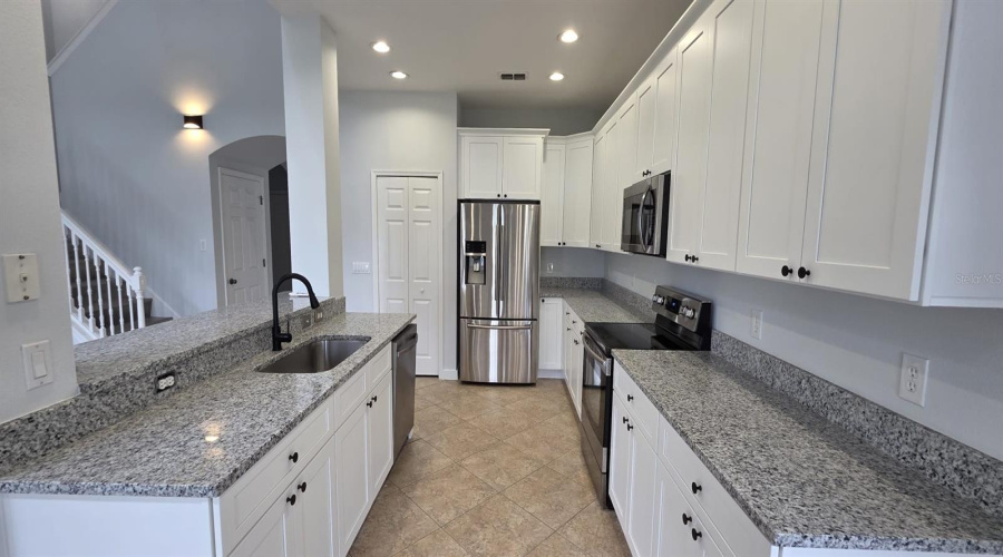 Orlando, Florida 32828, 4 Bedroom Bedrooms, ,2 Bathroombathrooms,Residential,For Sale,Phoenix,0,Mfrs5156192