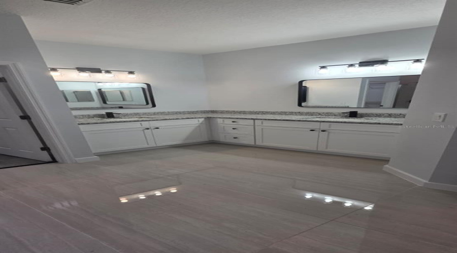Orlando, Florida 32828, 4 Bedroom Bedrooms, ,2 Bathroombathrooms,Residential,For Sale,Phoenix,0,Mfrs5156192