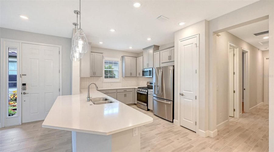 Bradenton, Florida 34203, 2 Bedroom Bedrooms, ,2 Bathroombathrooms,Residential,For Sale,Mesa,0,Mfra4702373